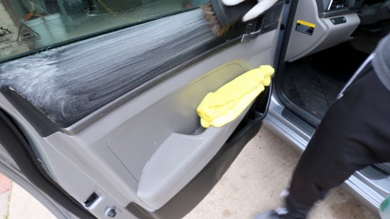 Door panels & pockets cleaning background